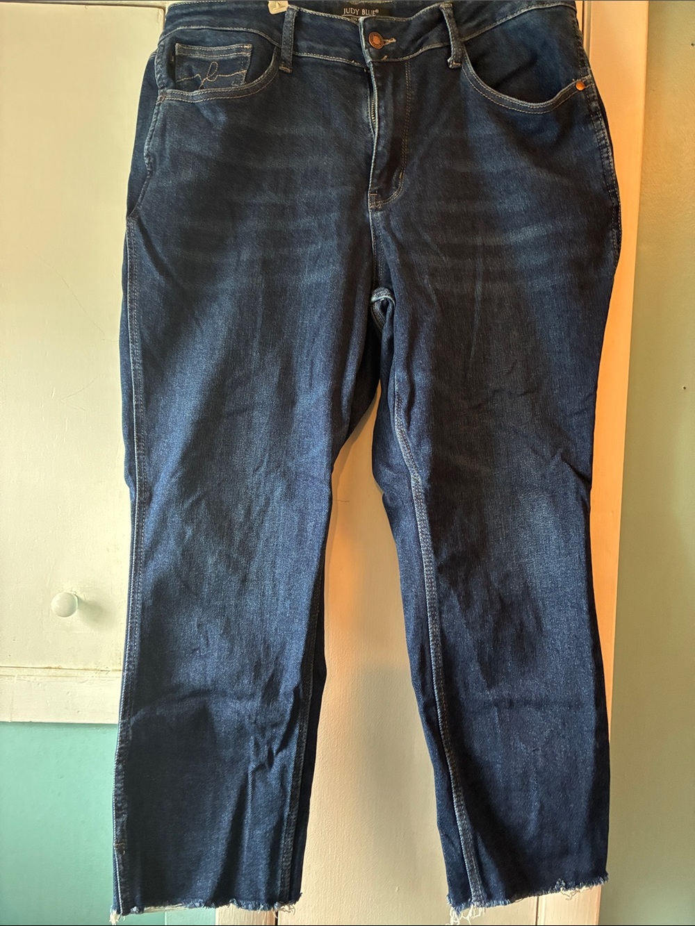 Judy Blue Indigo Straight Leg Women’s Jeans cropped